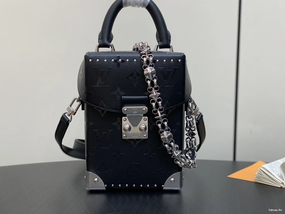 LOUIS Monogram Camera Box VUITTON Canvas 0409